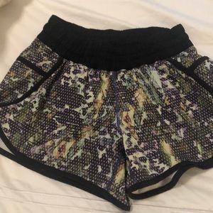 Lululemon tracker shorts